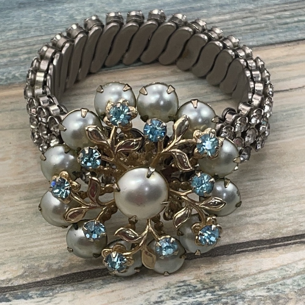 ⭐️Adorned Crown artisan assemblage rhinestone blue cluster stretch bracelet - Picture 6 of 8